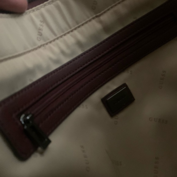 GUESS Handbag - Picture 7 of 8